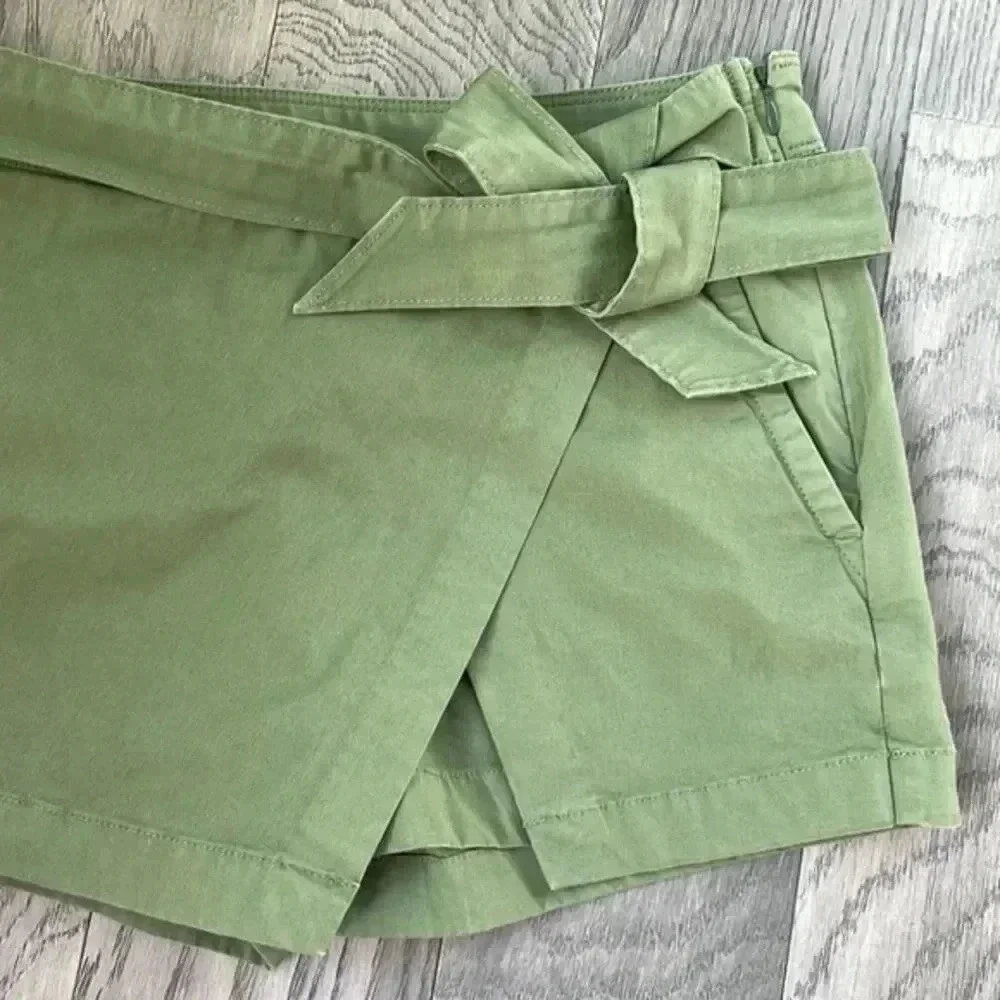 Vineyard Vines Explorer Cross Over Skort Pockets TieWaist Green Size 00 EUC